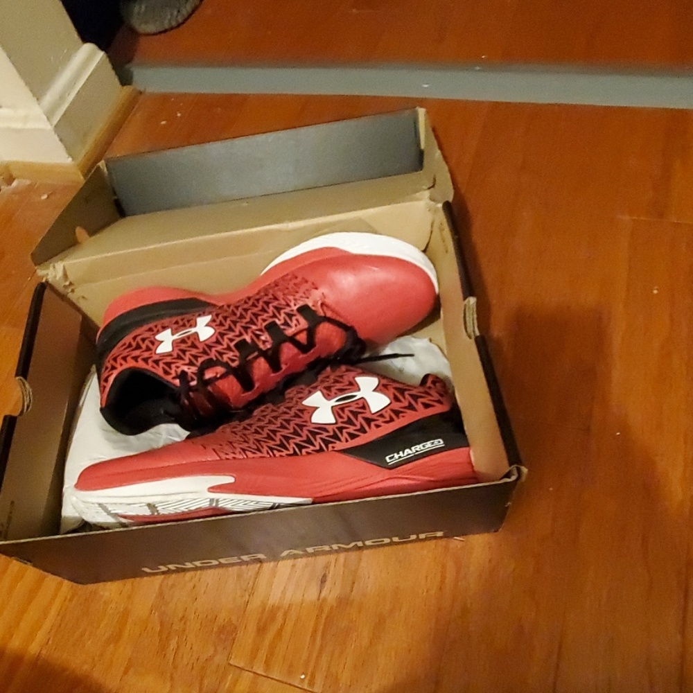 UA CLUTCHFIT DRIVE 3 LOW